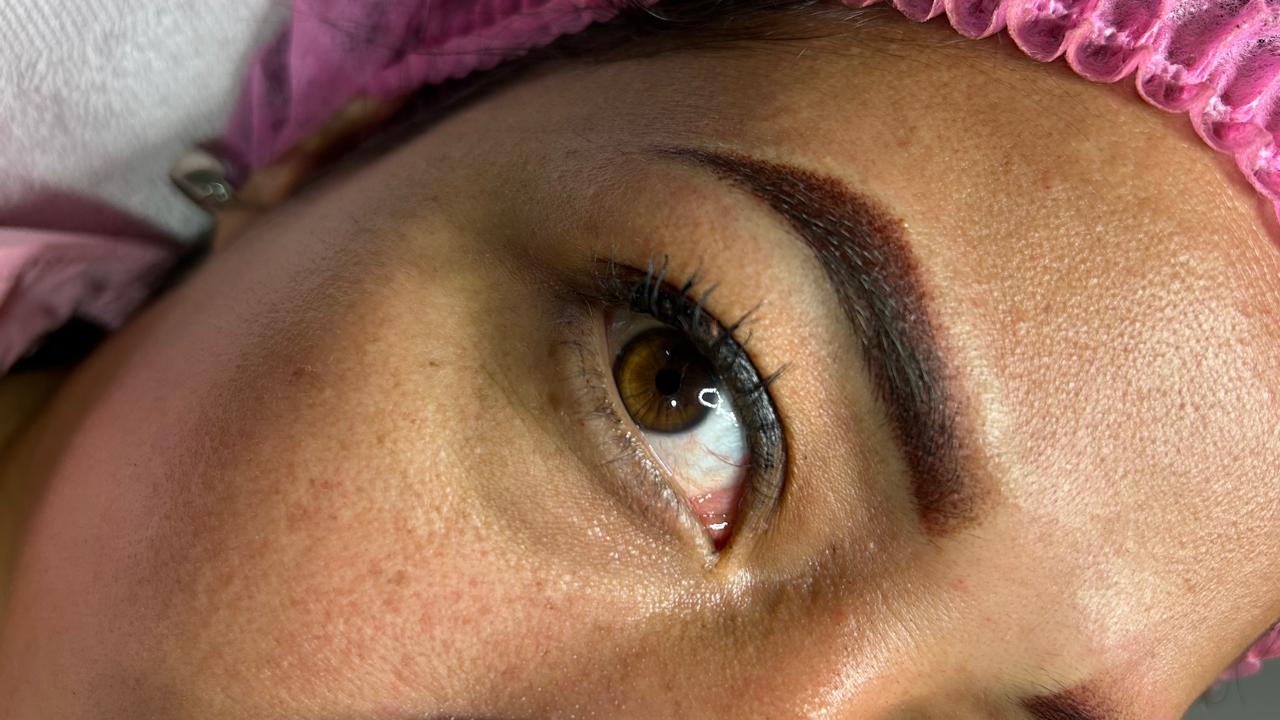 Tratamiento de cejas